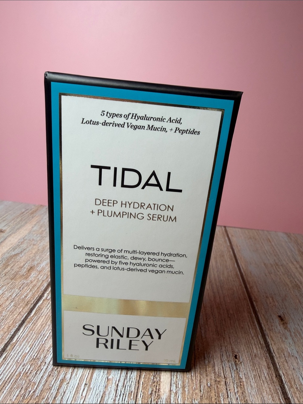 Sunday Riley Tidal Deep Hydration + Plumping Serum - Blue and Gold Accents
